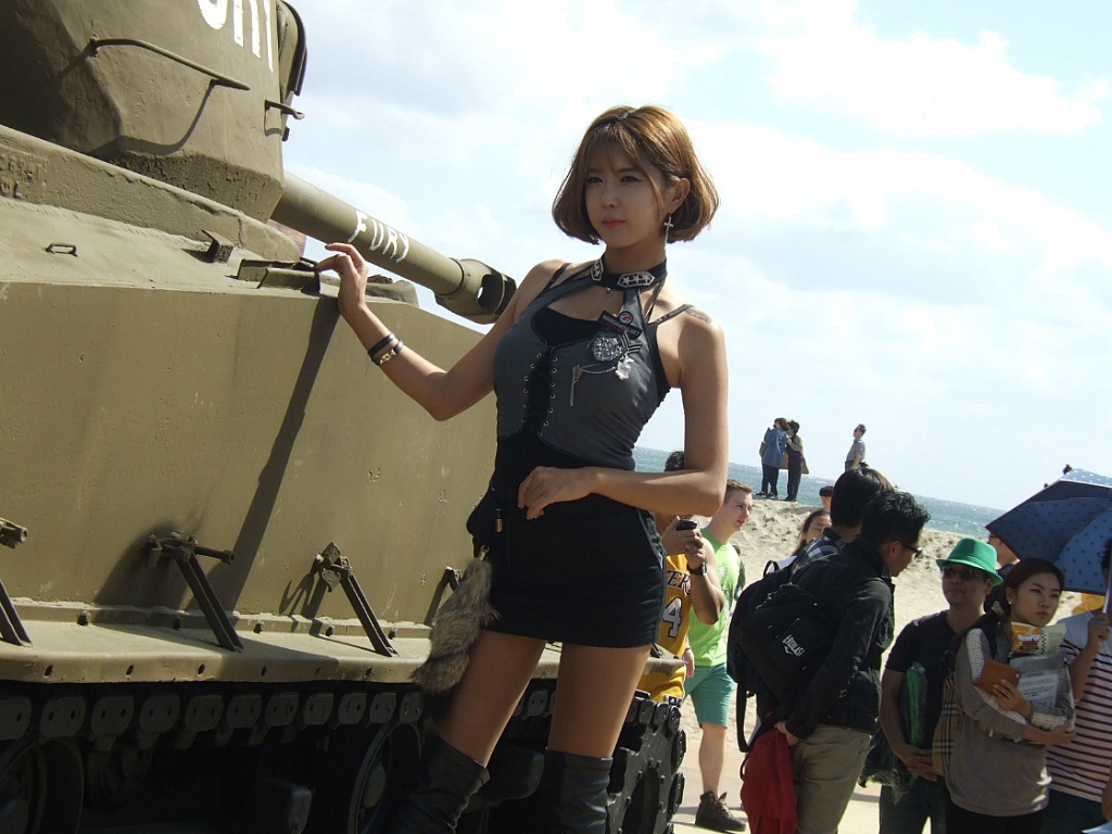 韩国顶级Showgirl许允美 釜山坦克世界 2